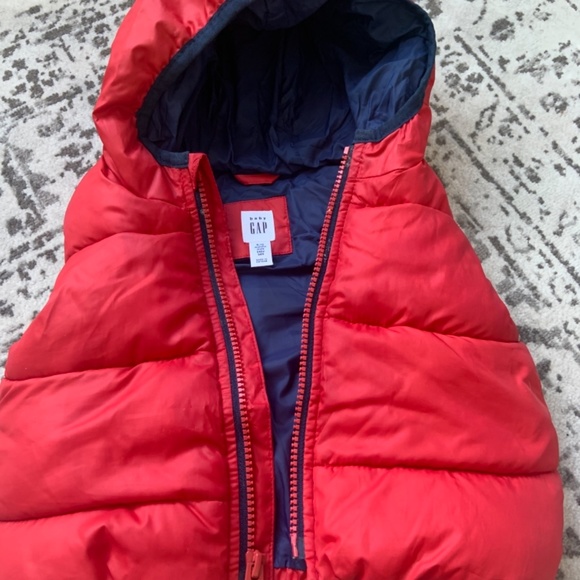 GAP Baby Puffer Vest 6-12 - Picture 3 of 4